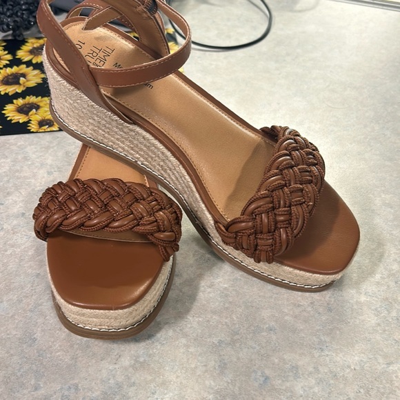 NWOT Time and tru memory foam sandals size 10 - Picture 2 of 6